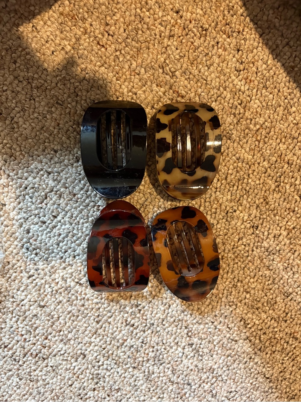 Women’s Classic Tortoiseshell and Black Hair Claw Set - 4 Pack